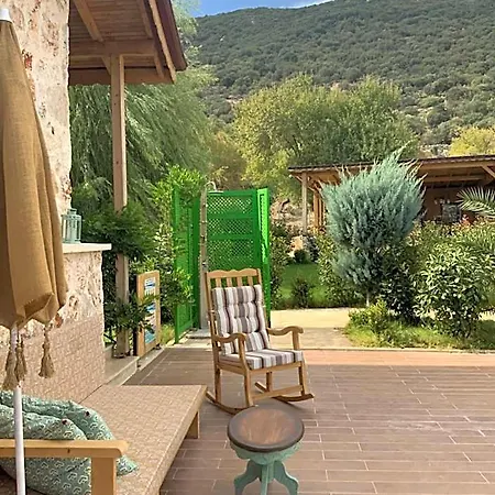 Melihaus * Gömbe