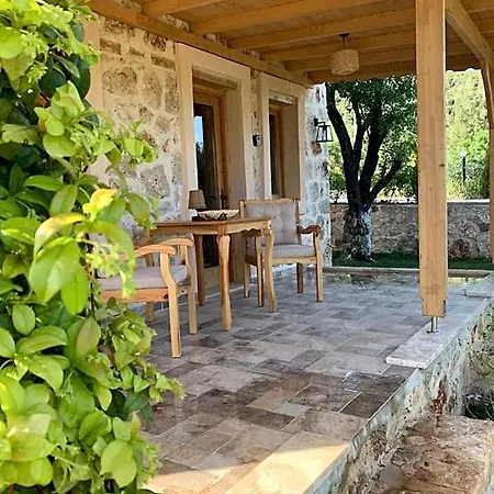 Melihaus Szálloda Gömbe